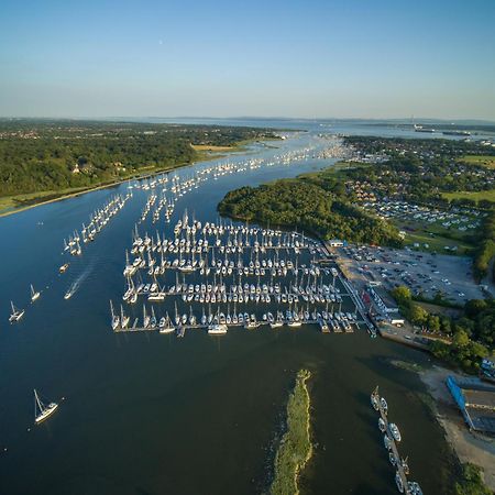Mercury Yacht Harbour And Holiday Park Bursledon Exteriér fotografie