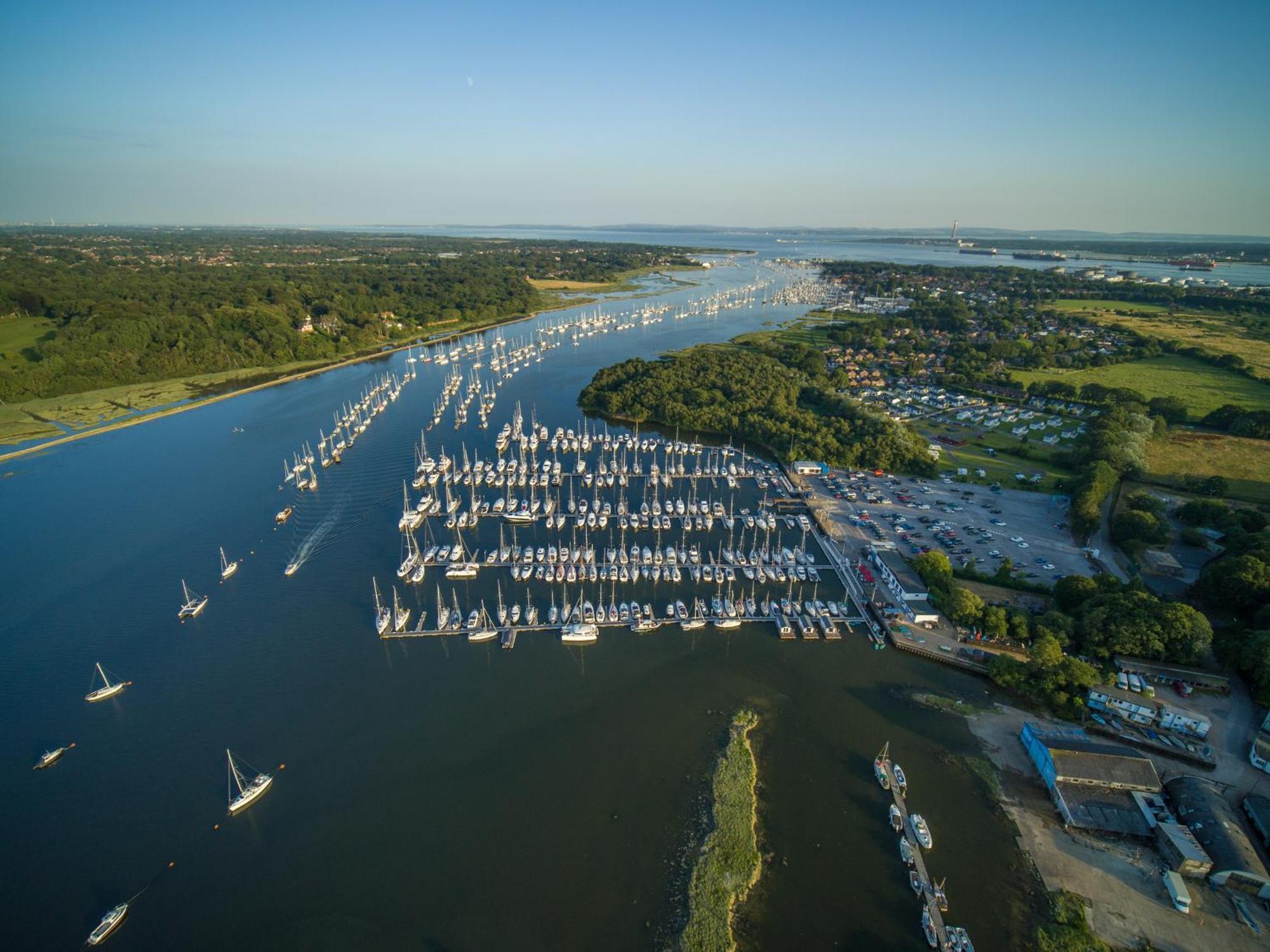 Mercury Yacht Harbour And Holiday Park Bursledon Exteriér fotografie