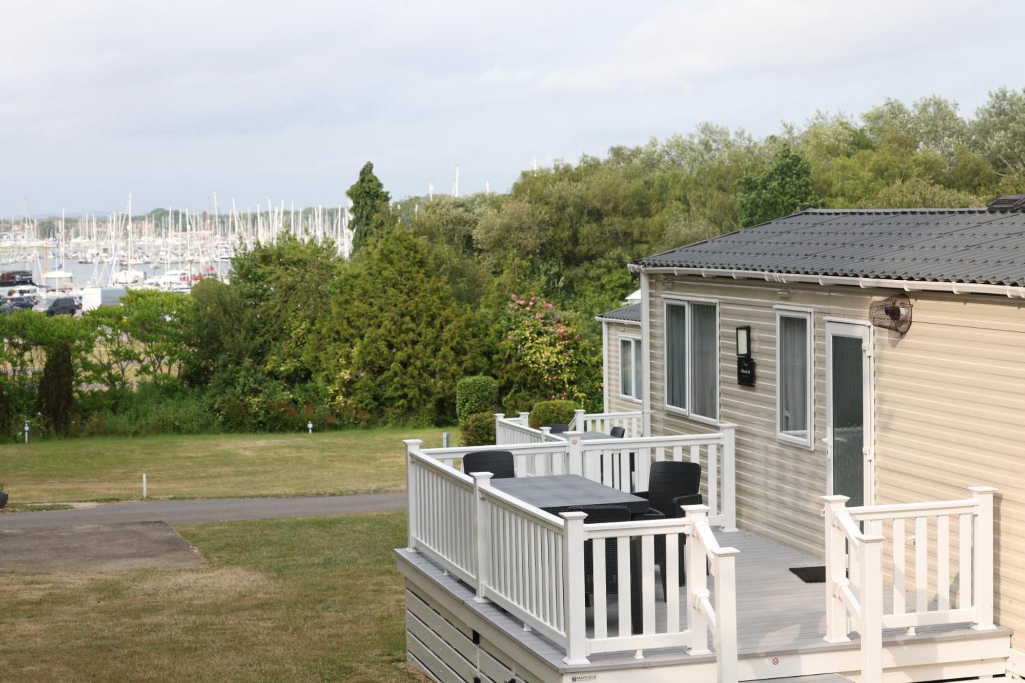 Mercury Yacht Harbour And Holiday Park Bursledon Exteriér fotografie